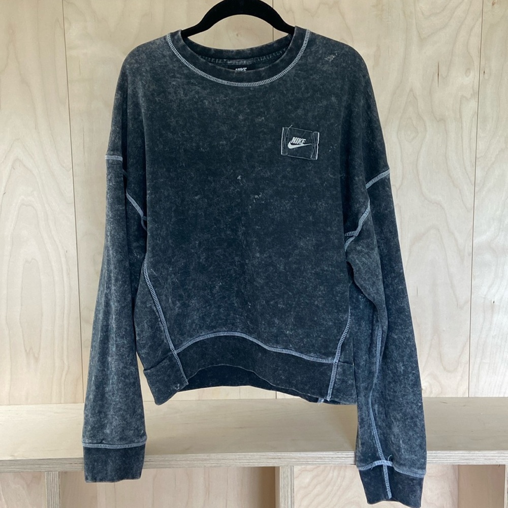 Nike cropped sweatshirt - size M